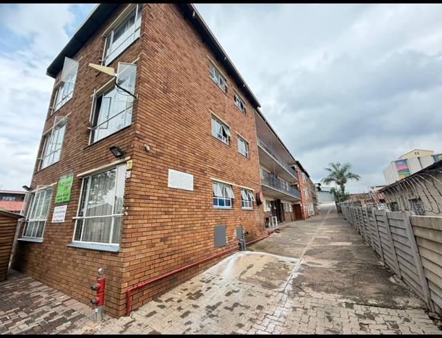 1,500M² APARTMENT BLOCK FOR SALE IN PRETORIA WEST